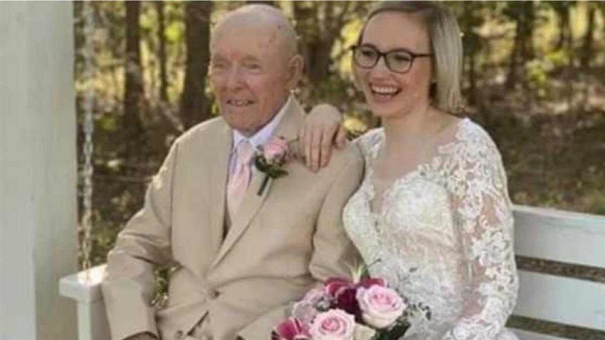 19歲護理師嫁「大70歲失智翁」 臉書爽發文：倒數當寡婦