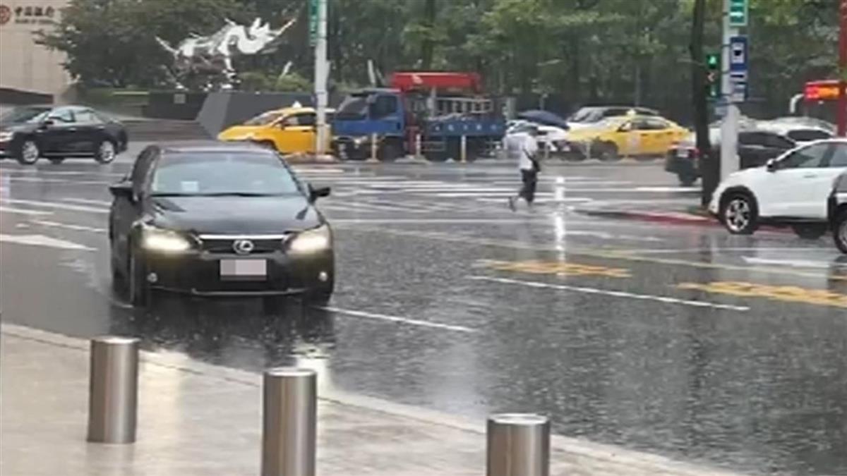 快訊／北北基發布大雨特報 雷雨對流胞接近中