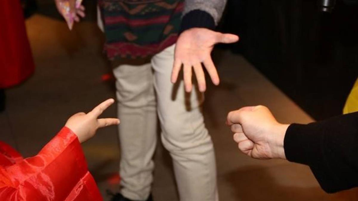 剪刀石頭布穩贏法則？專家測萬次「出這拳」勝率最高