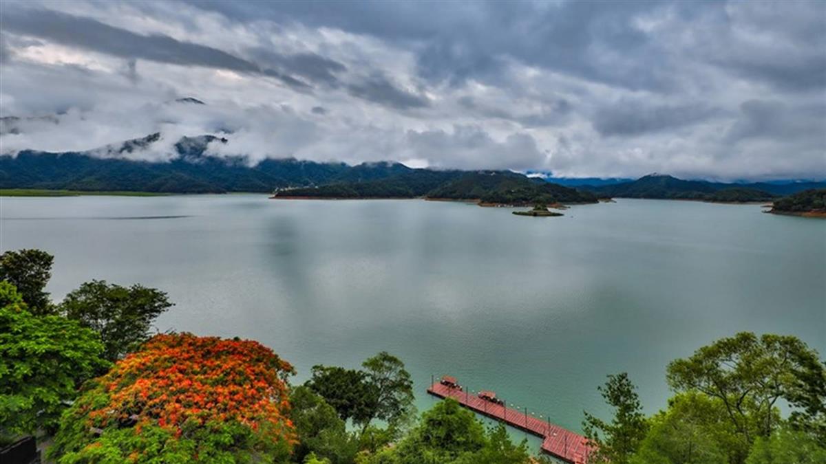 日月潭蓄水率回升到近4成 雲霧繚繞現美景