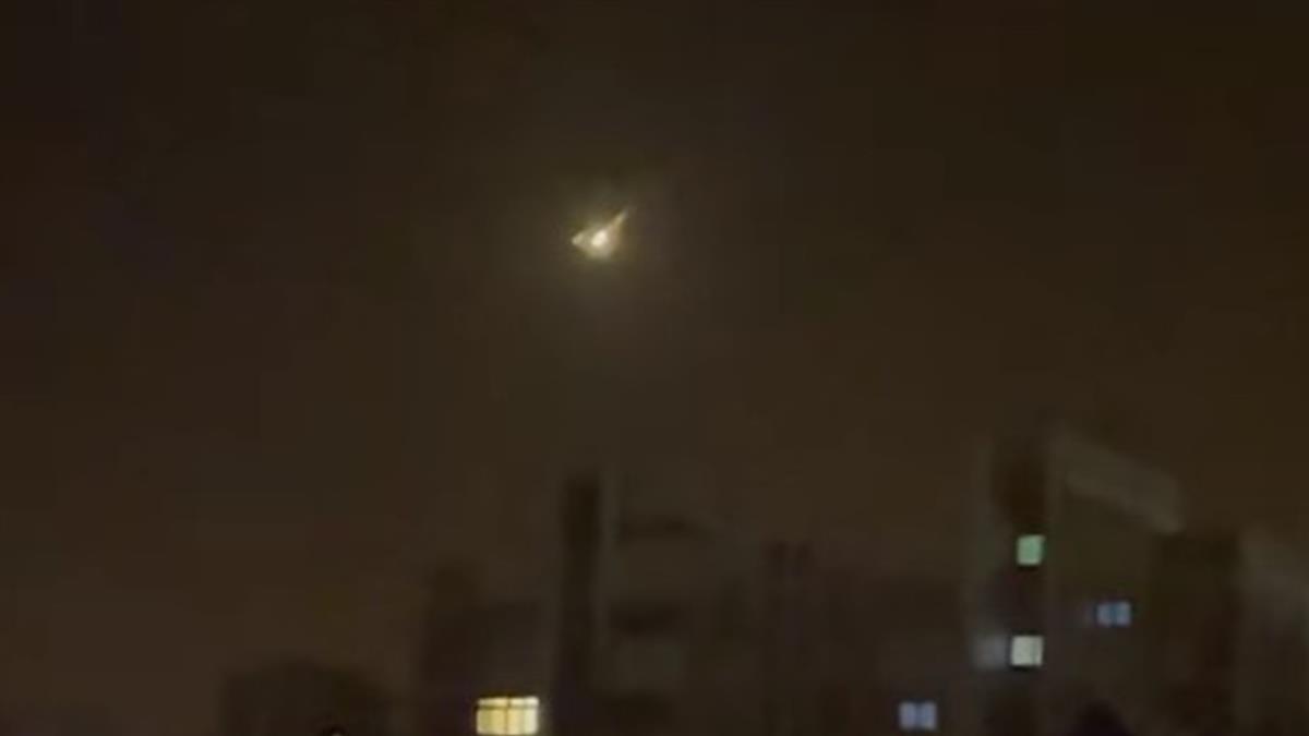 全台目睹！巨大火球空中爆閃4次 30秒壯觀畫面曝