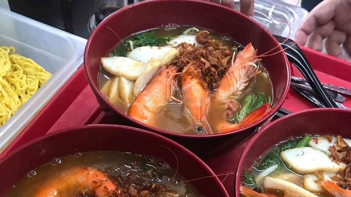 麵快吃完「蝦子沒剝殼」要求退錢 餐廳酸奧客：本月笑話冠軍