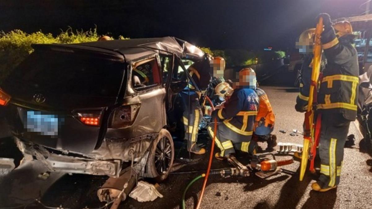 國道20歲男自撞釀5車連環撞！18歲少女困車內當場被夾死