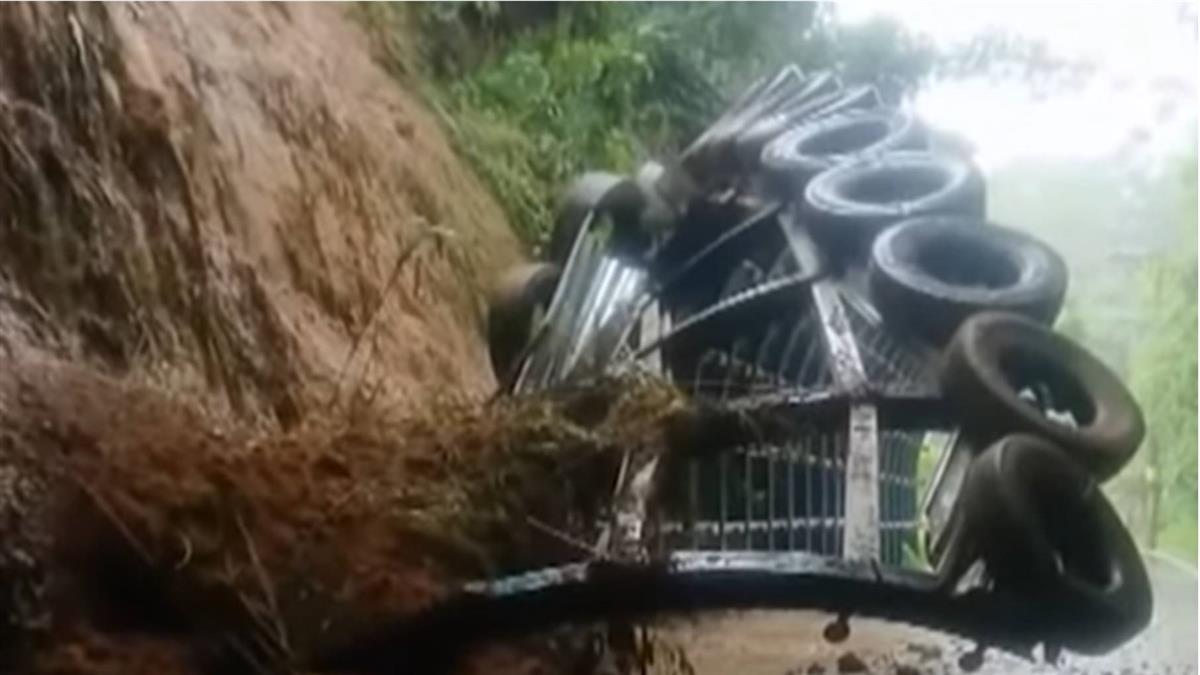 竹縣光明隧道坍落封閉 寶山鄉3米寬邊坡崩落