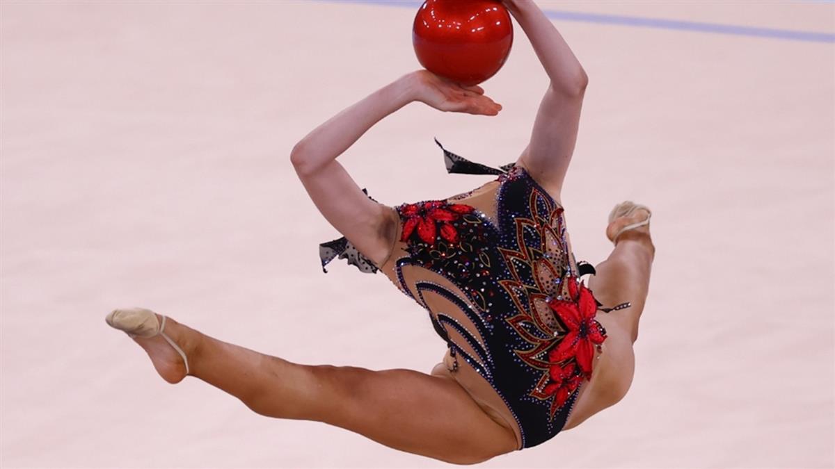 震驚！東奧體操女神「頭部突消失」 網友一看全嚇壞