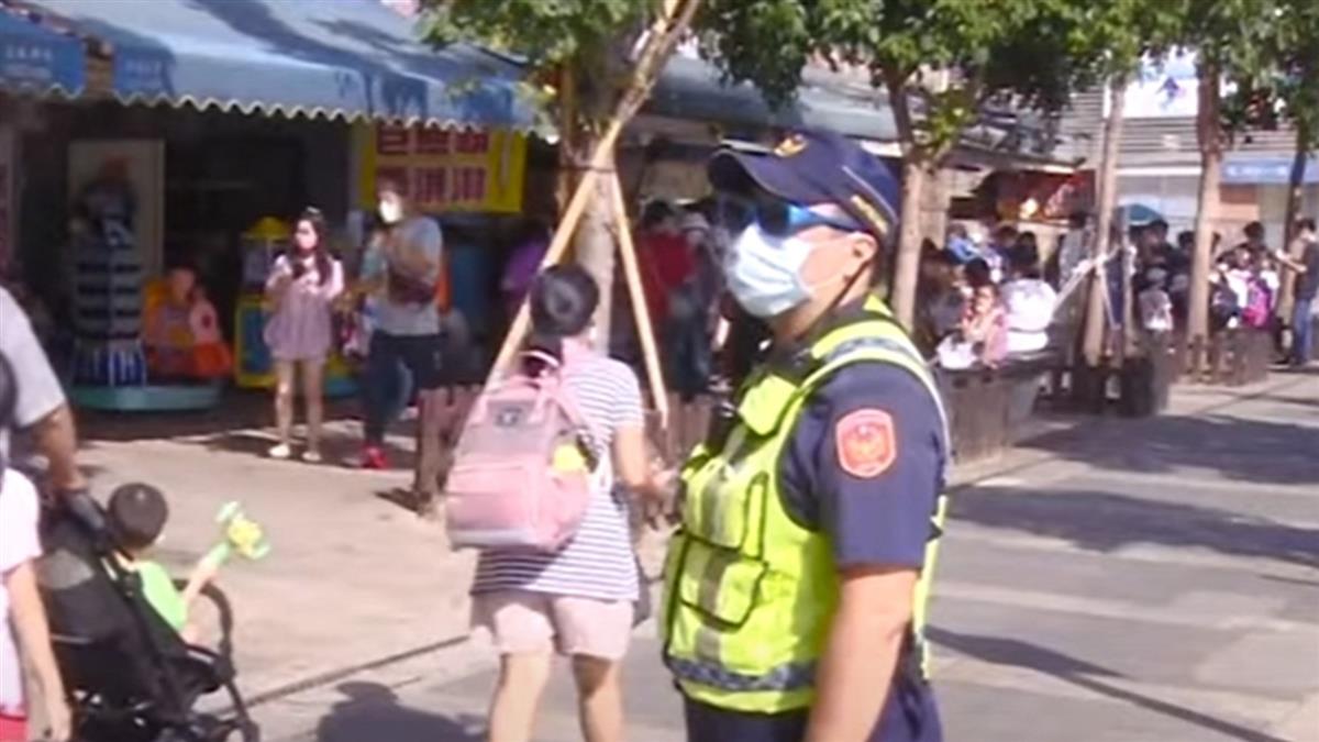 疫情趨緩！國慶連假淡水老街現出遊潮