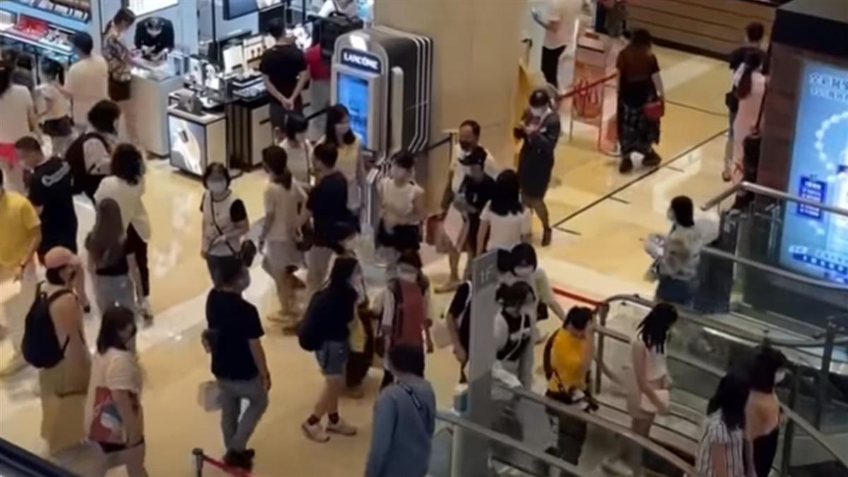 連假全台百貨人潮炸鍋 民眾領五倍券買爆