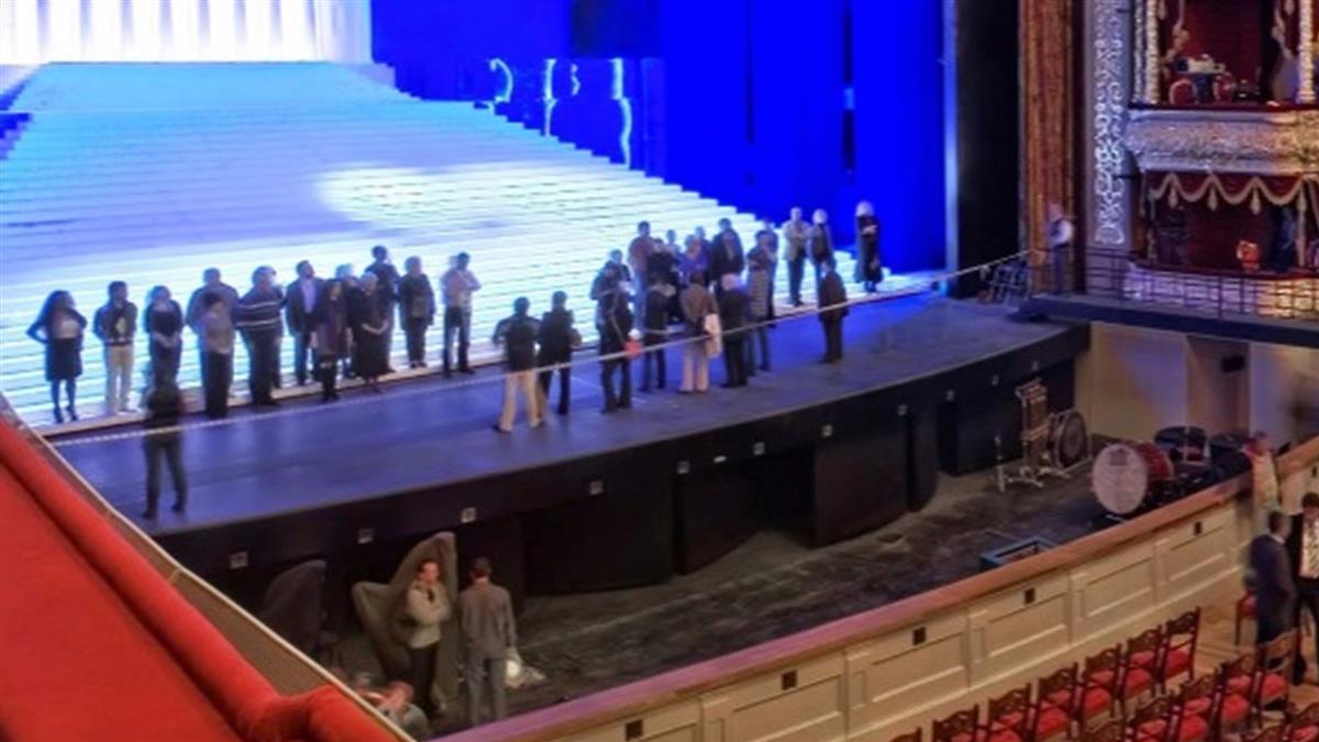 男演員台上遭爆頭慘死 觀眾以為是劇情全嚇壞