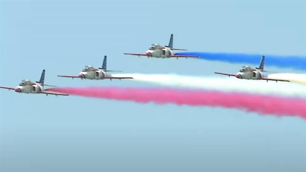 壓軸登場！雷虎小隊衝場 飛越總統府上空