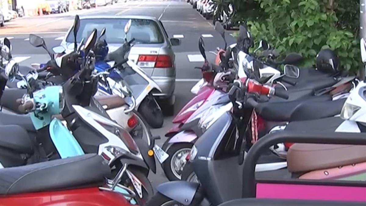學生租屋機車併排嚴重 員警向「違停宣戰」