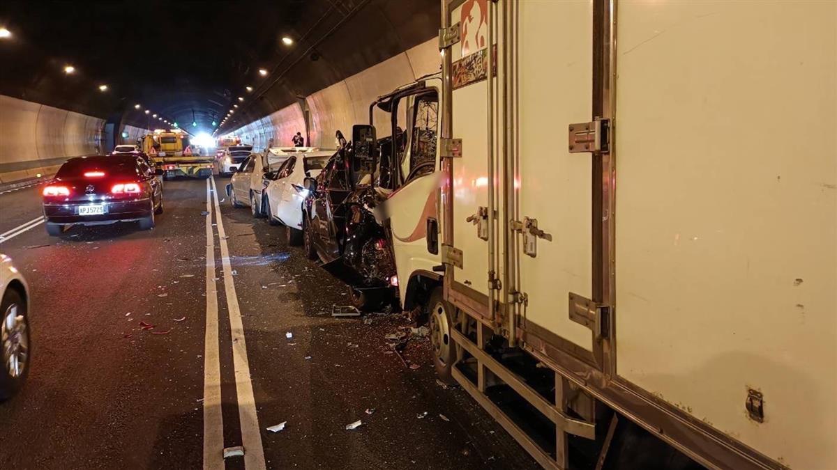 快訊／國道三號6車隧道內追撞 7受傷有人一度受困車內