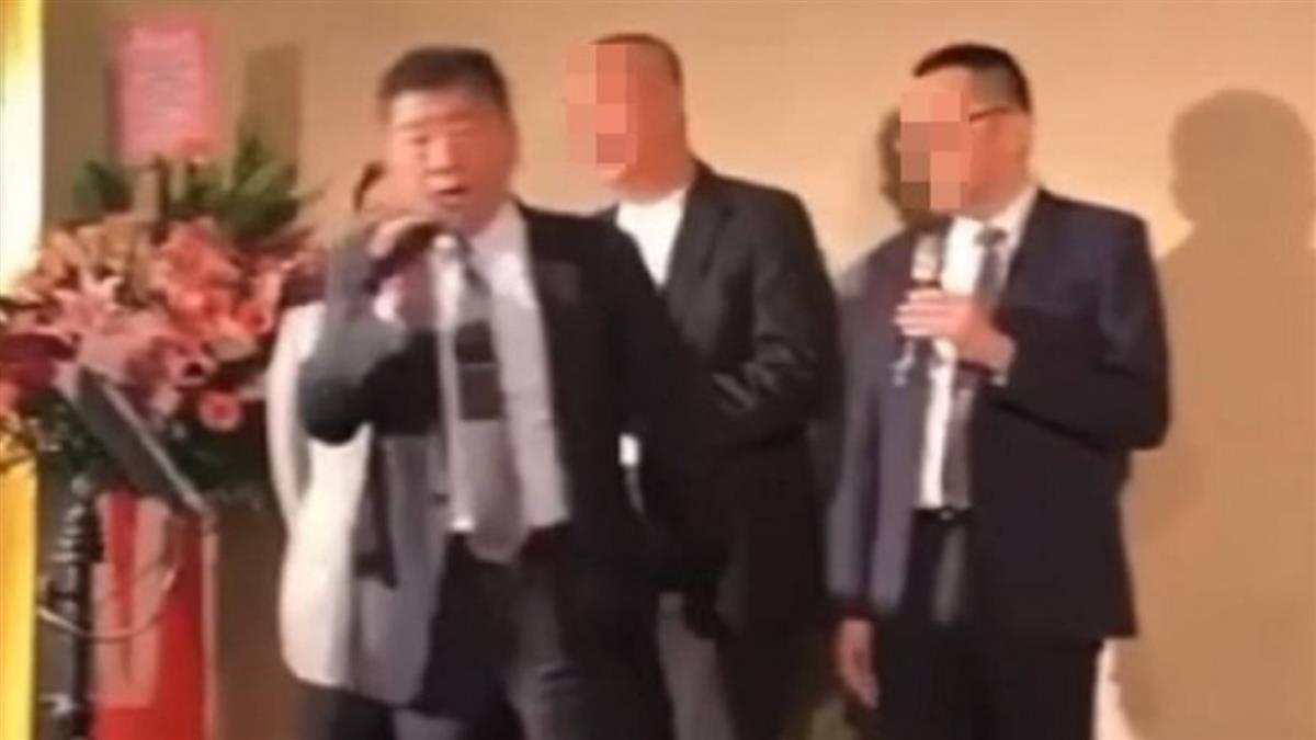 陳時中脫罩嗨唱畫面第二波！醫界餐會再開嗓 男女激動歡呼