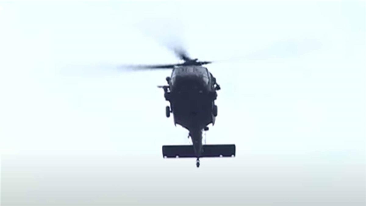 航特部黑鷹現身甲南海灘 進行「反擊操演」強化特戰