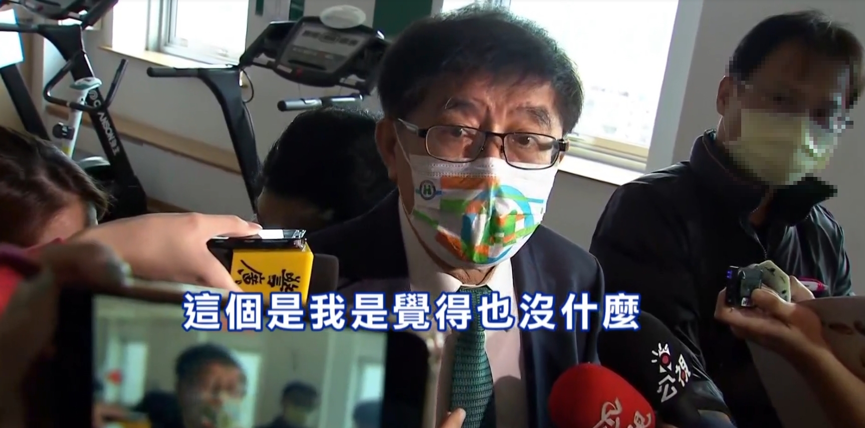 健保署長十指緊扣「乾女兒」 女律師1句話打臉