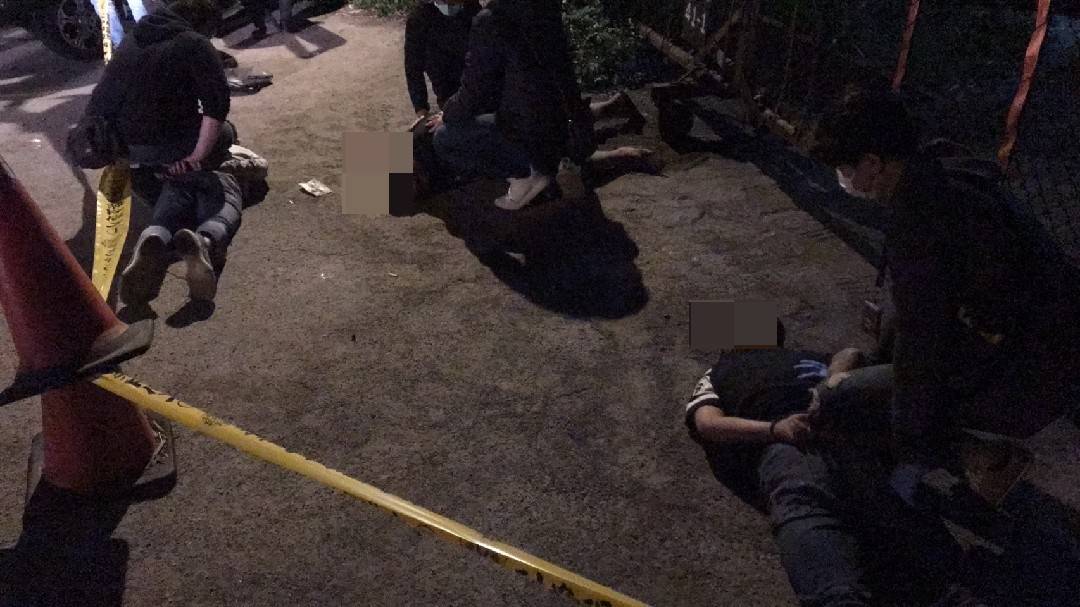 快訊／狼狽落網！3持槍歹徒搶超商ATM 劫走100萬元