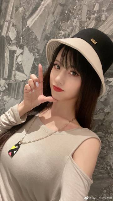 李靚蕾為何不公開人妻身分？鄉民分析3大原因讚：高招