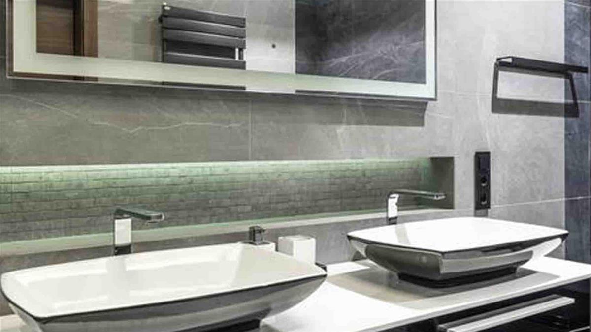 公廁驚見男屍「跪坐便間內」 反鎖隔間鮮血流地板