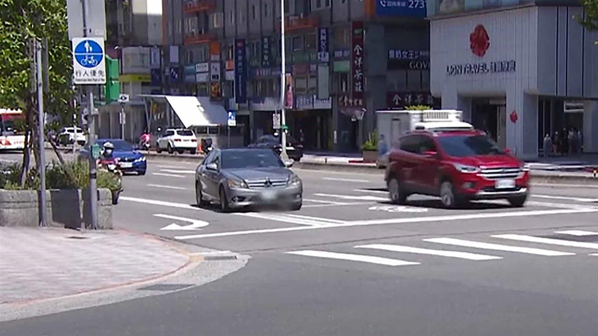 科技總座違規右轉 辯「有停車」認定拒檢逃 二審敗訴