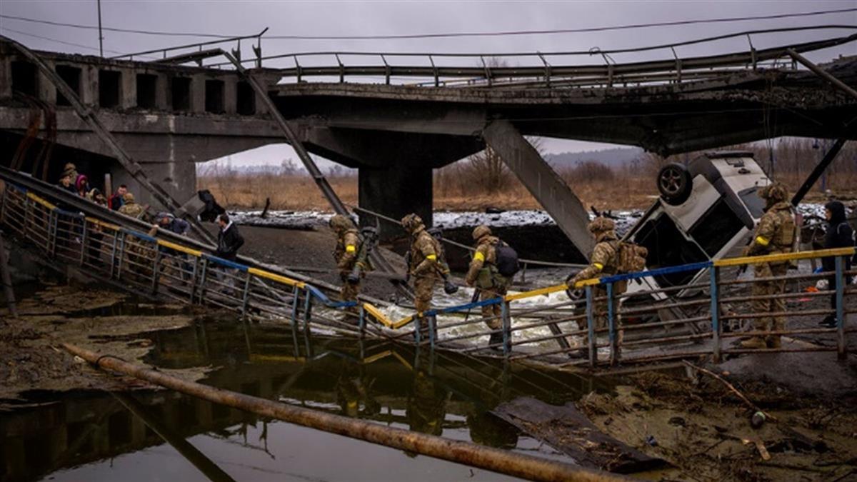 俄軍轟炸基輔電視塔！5無辜路人慘死 遭塞貨車載走