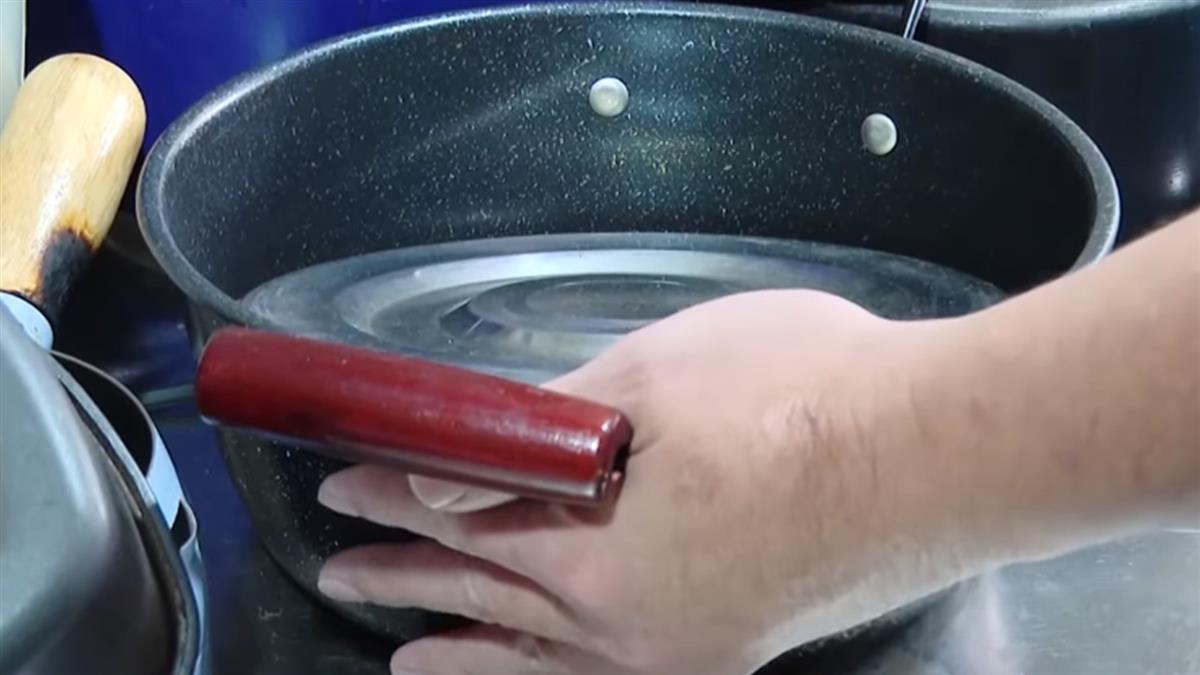 獨／請專人打掃3小時 客訴「廚房油垢、水漬依舊存在」