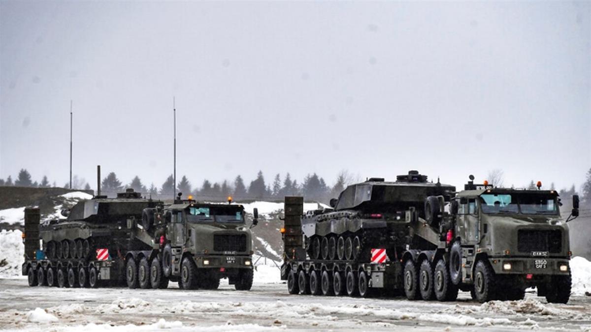 烏克蘭儲油庫遭俄軍轟炸 濃密黑煙衝天畫面曝光