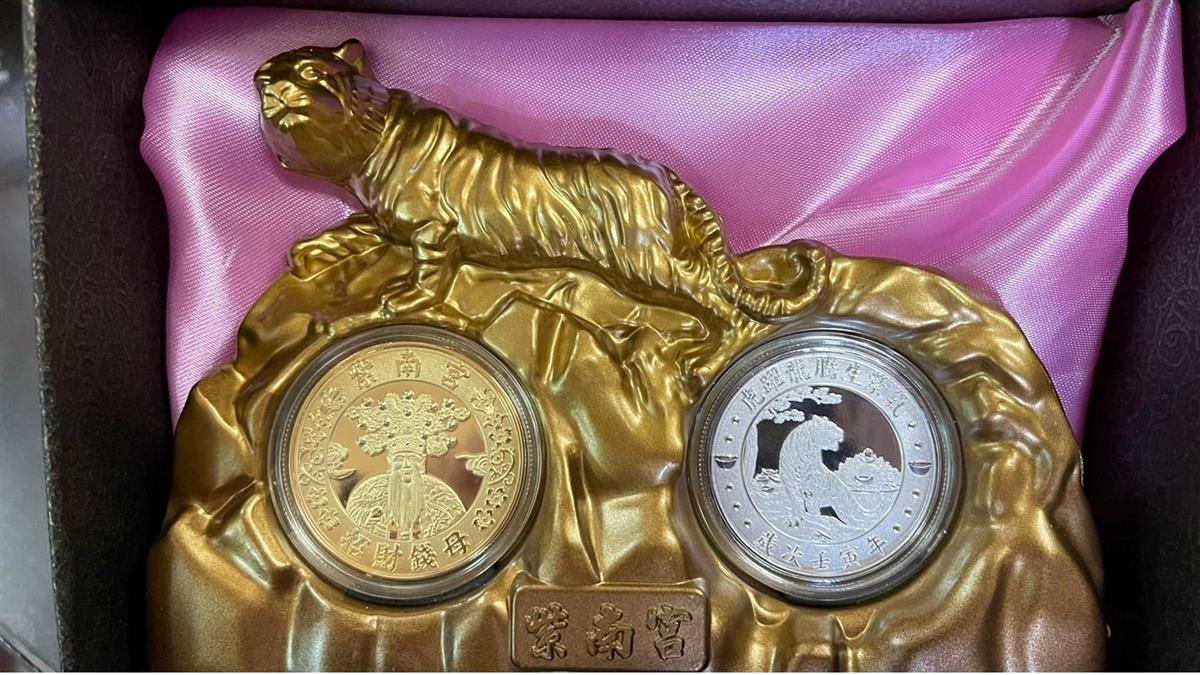 準備發財！百元鈔票驚見大紅印 內行人解答：被神明選上