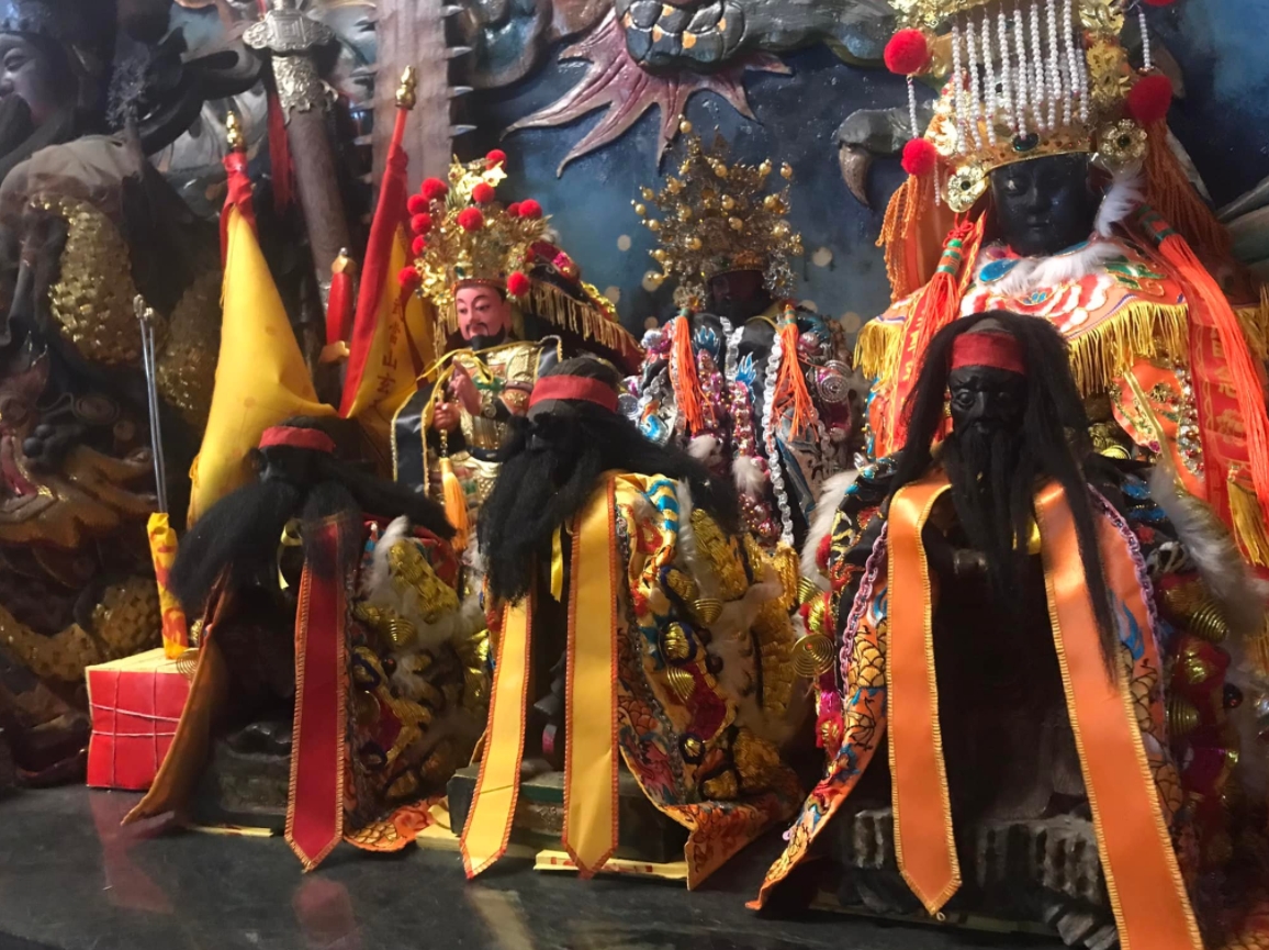 準備發財！百元鈔票驚見大紅印 內行人解答：被神明選上