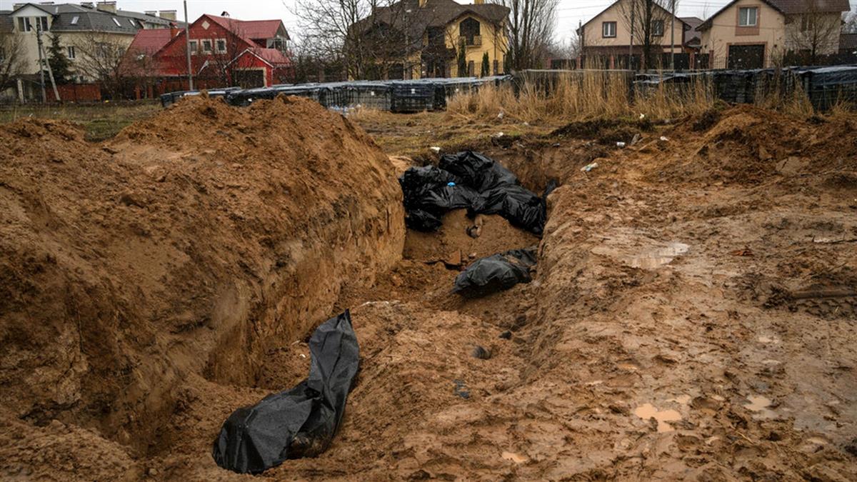 基輔出現亂葬崗！長近14公尺 屍袋堆疊手腳露出