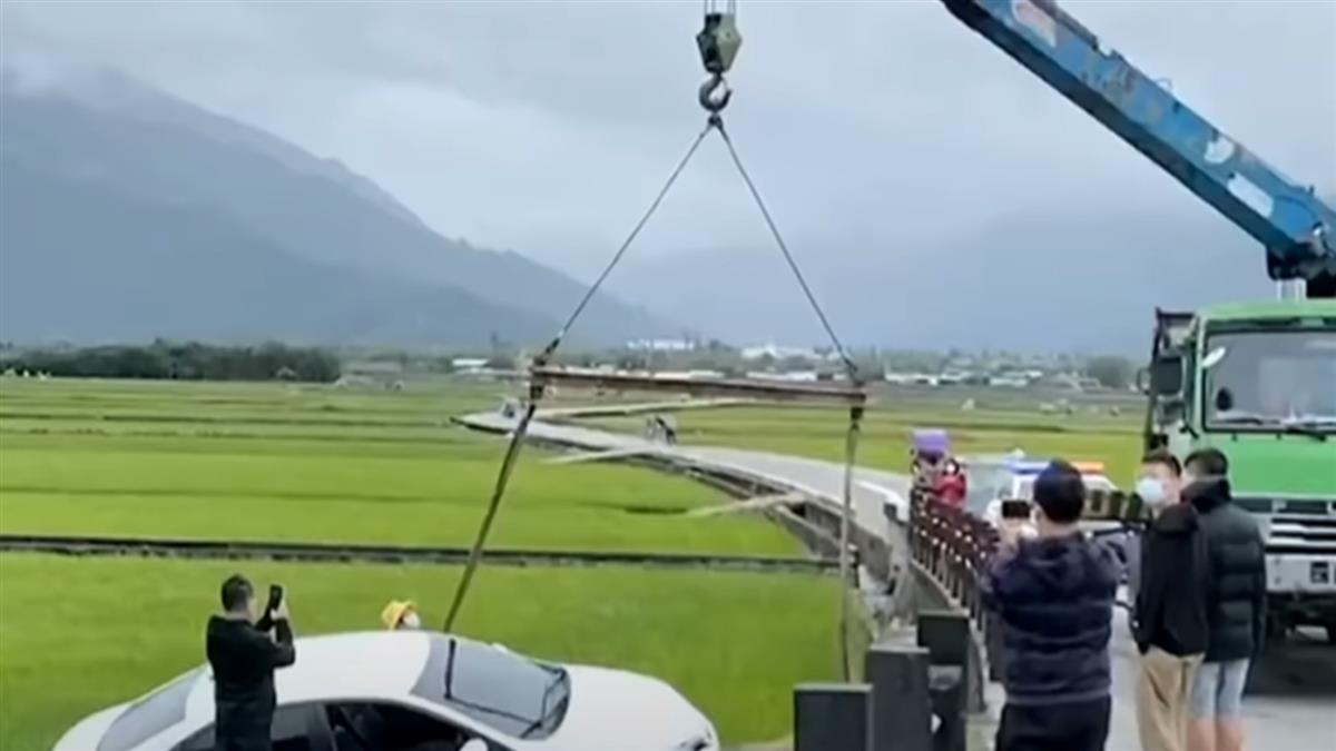 跟著導航走！陸生開車誤闖伯朗大道墜水溝