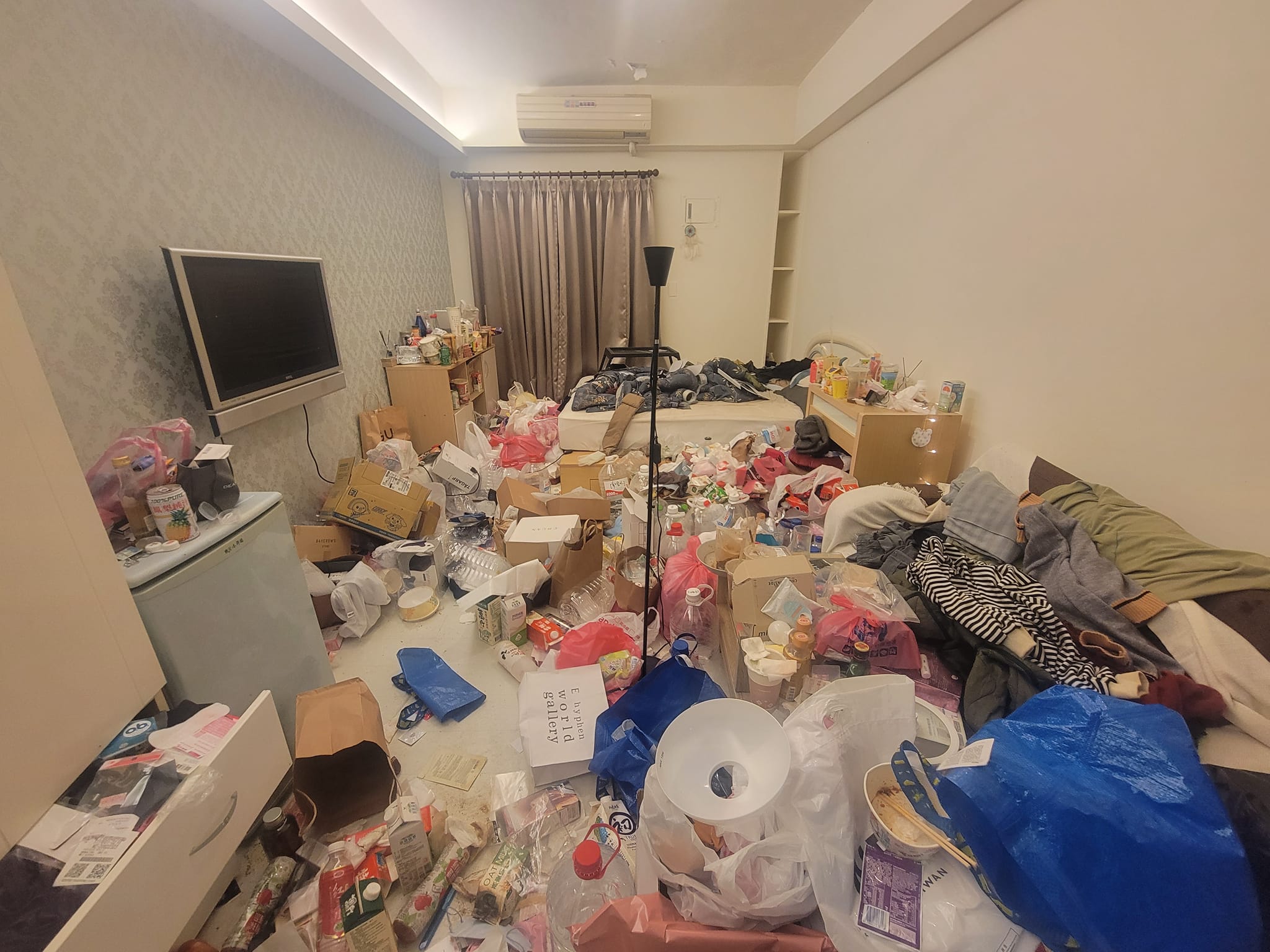 嬌小正妹租房！散落「百件內衣褲」 照片曝光噁爆