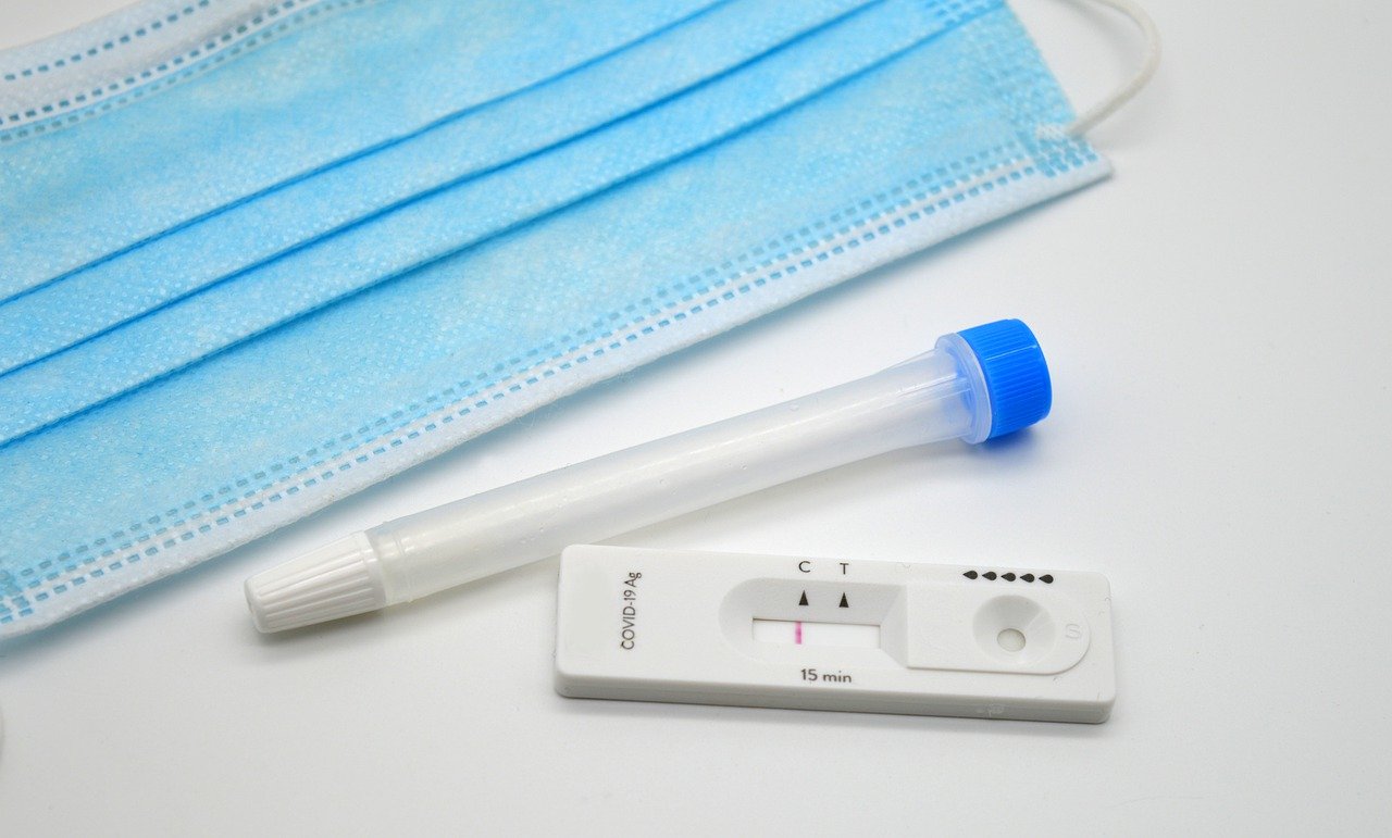 網紅狂推「指尖快篩」是違法試劑 已賣出23萬劑