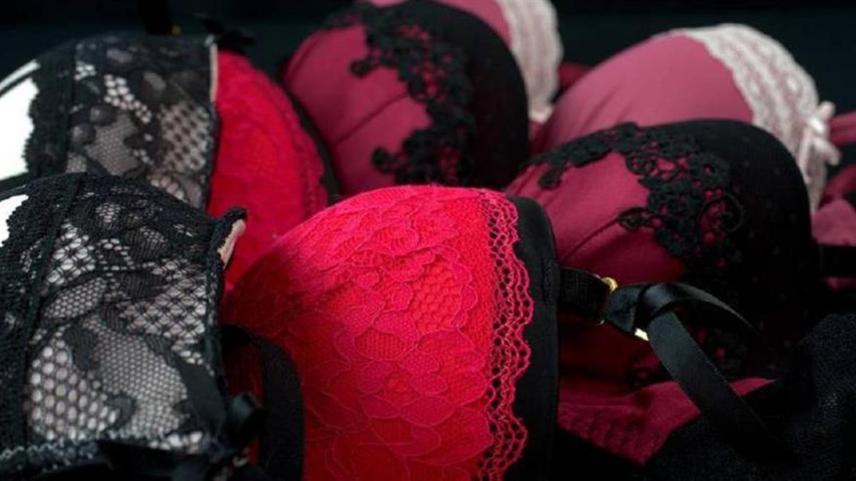 婆婆闖進房找兒子！嬌喊「幫我扣內衣」 人妻傻眼了