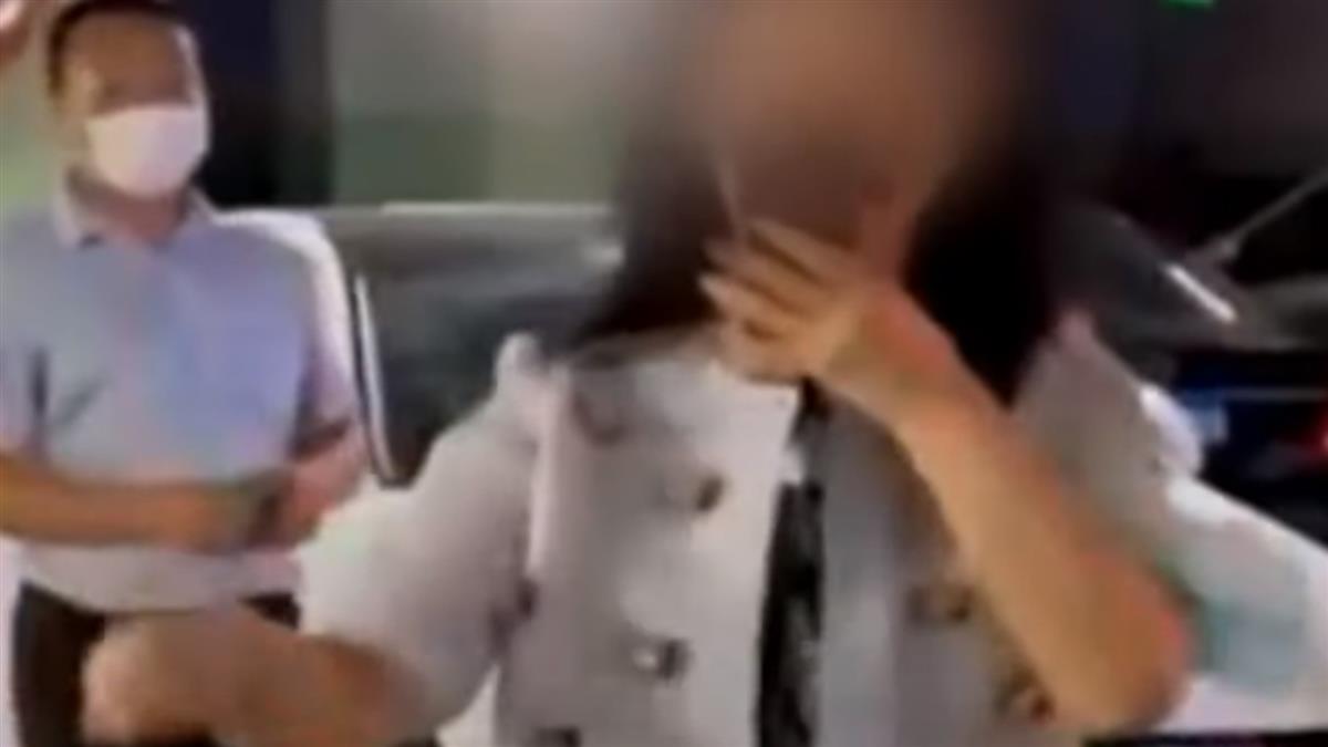 「我家有50台賓利」吵車位 女槓上勞斯萊斯男