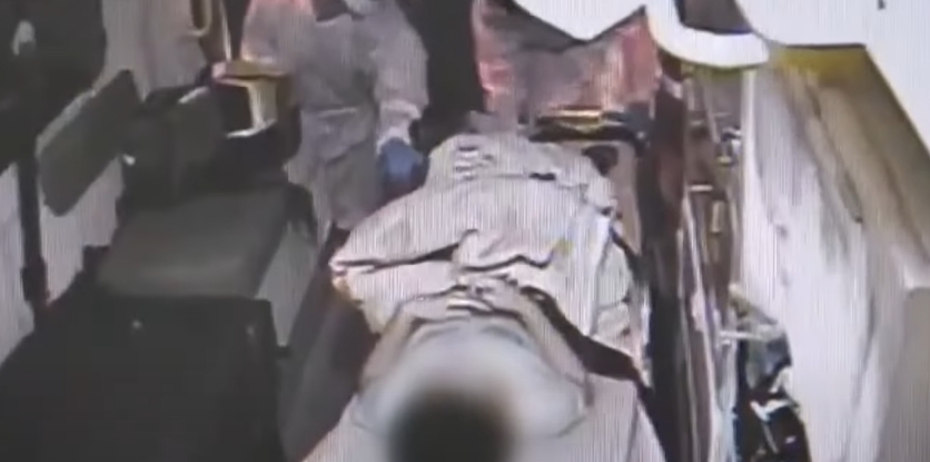 ▼警車行經紅燈路口發生車禍，包括一名員警，一共五人受傷送醫。（圖／東森新聞）