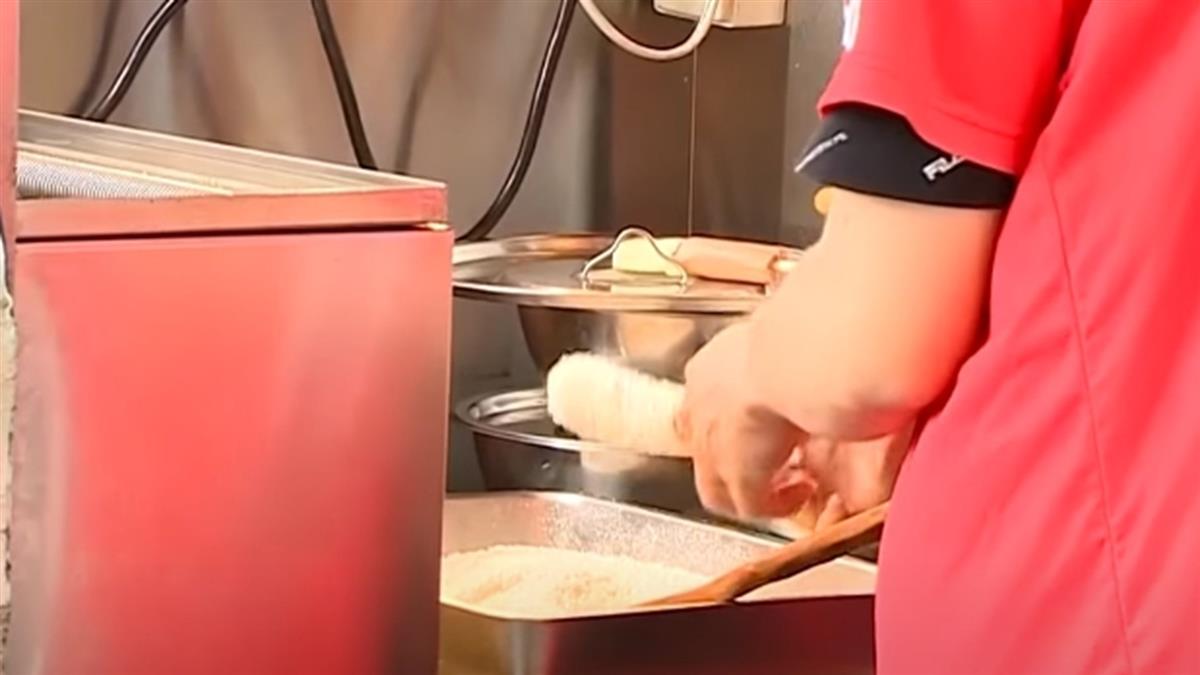 獨／米熱狗名攤員工狂借錢 老闆拒借遭掀攤