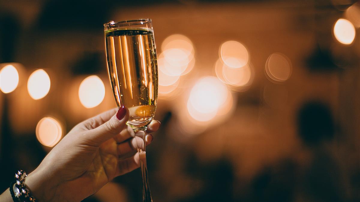 兄弟性侵酒店妹！他不阻止還「搭便車」 下場GG了