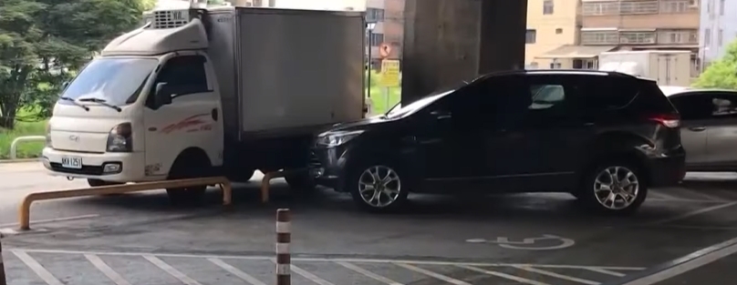 ▼因為頭一次停車碰上這種狀況所以發上網路。(圖/東森新聞)