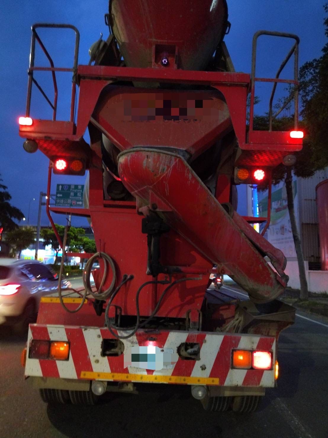 ▼女騎士與混凝土車駕駛都沒有酒駕。（圖／翻攝畫面）