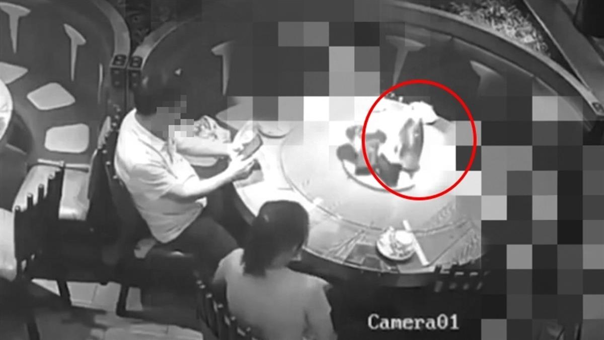 2男童狂轉餐桌！熱水壺噴飛 滾燙熱水澆在妹妹身上