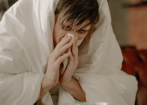 ▼感染瑯琊病毒的患者可能會有發燒、咳嗽等症狀。（示意圖／pexels)