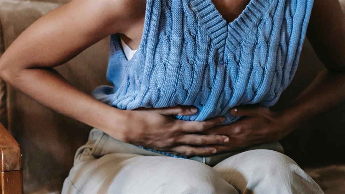 42歲男無法排便！狂放屁「放出水」　醫驚：罹癌了