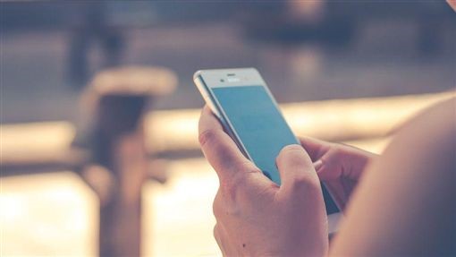 ▼小偉與婷婷互傳曖昧、帶有性暗示的訊息。（示意圖／翻攝自PIXABAY）