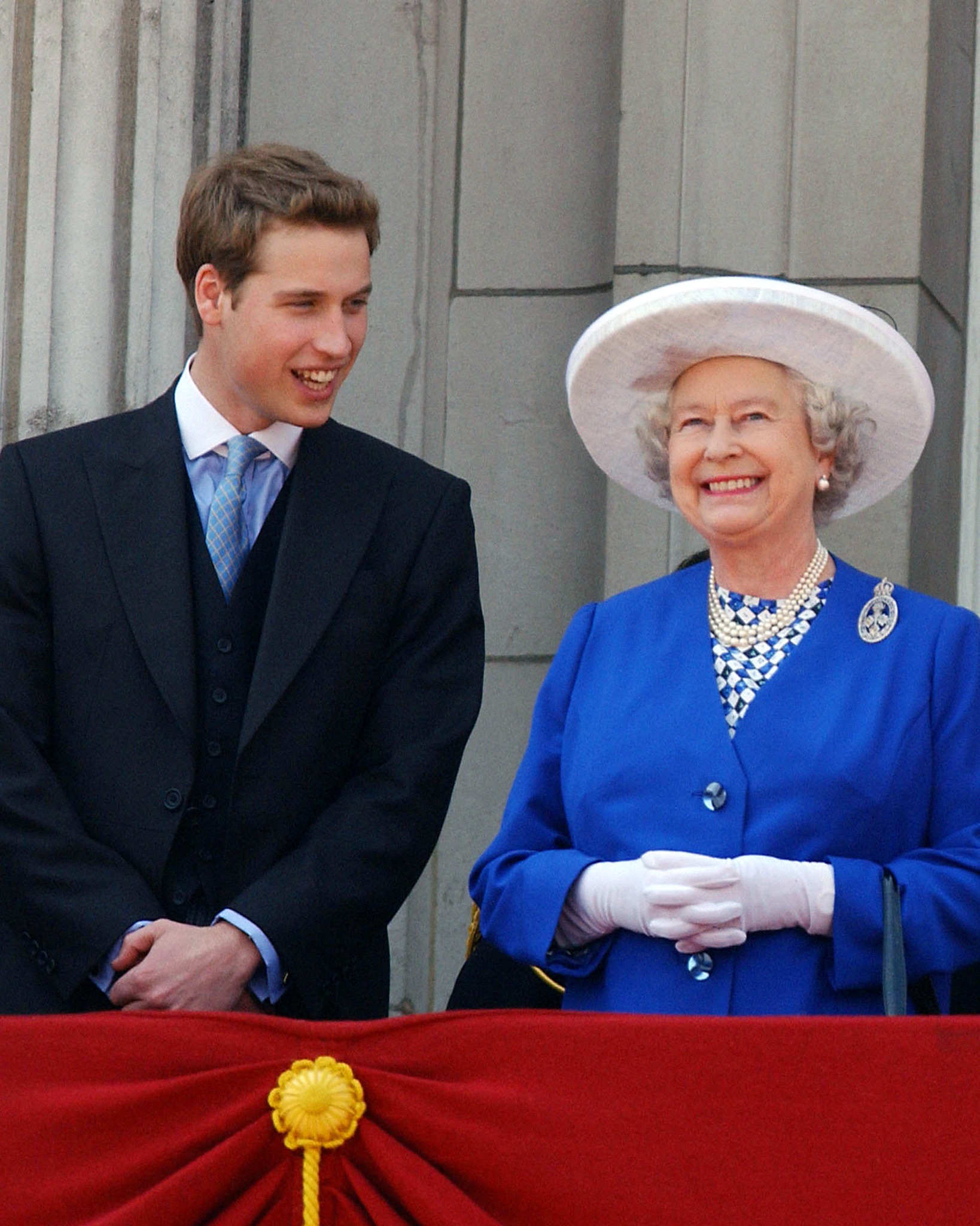 ▼戴維斯表示，查爾斯任位3個月就會把王位傳給威廉王子（左）。（圖／翻攝自The Royal Family臉書）