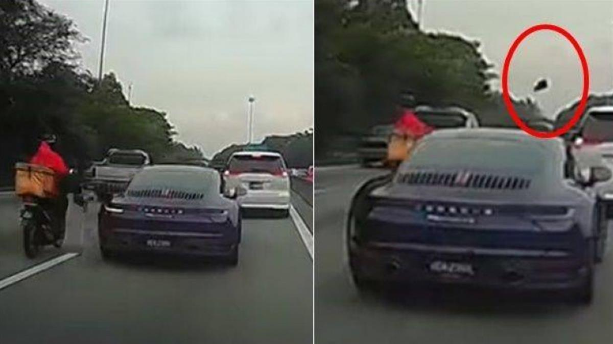 名車突換車道！外送員不滿被擋路 下秒一腳踹飛後照鏡