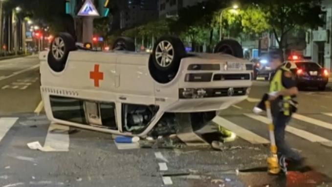 ▼救護車車上未載有患者，出勤是為了運送血液。（圖／東森新聞）