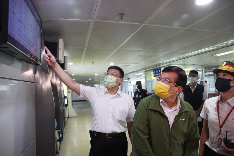 ▼交通部長視察疏運情形。（圖／中央社）