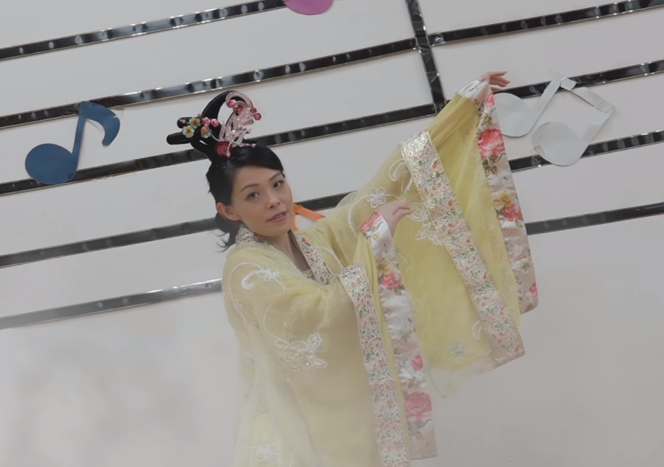 ▼高虹安找來民眾黨，台中市議員參選人，一同變裝慶中秋，遭網友嘲：「這個打扮是不是得罪幕僚」。（圖／東森新聞）