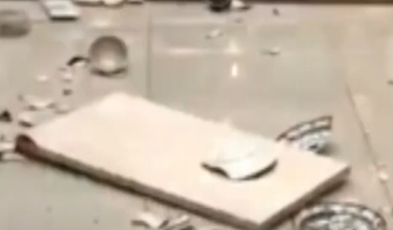  ▼地震使商場貨品散落一地。（圖／翻攝自社會事新聞影音）