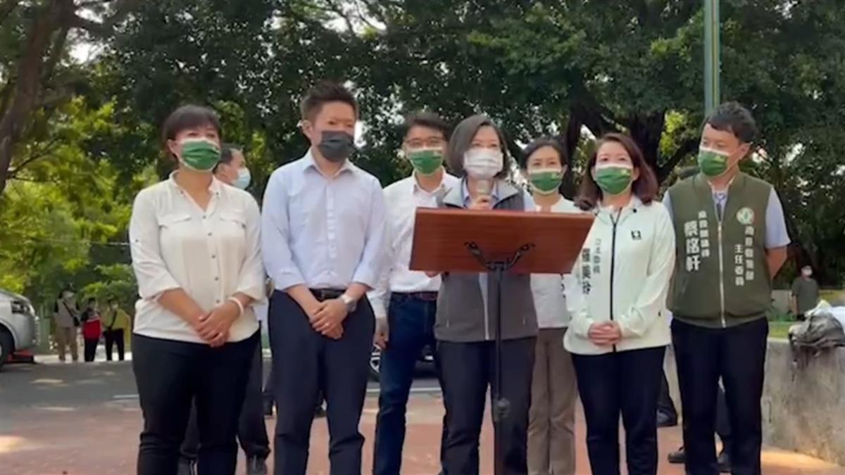 ▼蔡英文結束南投輔選行程，坐鎮災害應變中心。（圖／翻攝自蔡英文臉書）