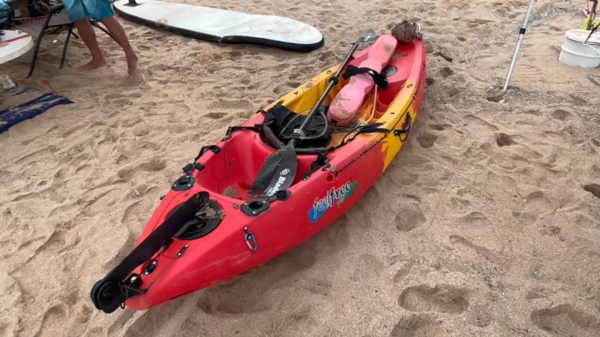 ▼56歲父遭大海捲走,送醫搶救不治。(圖/東森新聞)